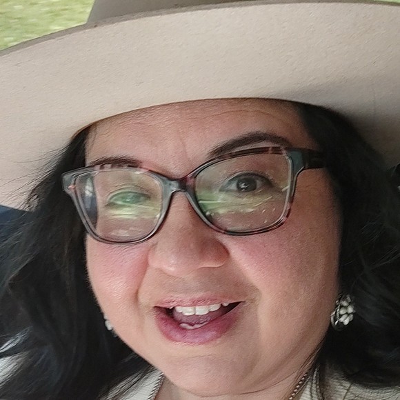 Meet your Posher, Shirley - Picture 1 of 1